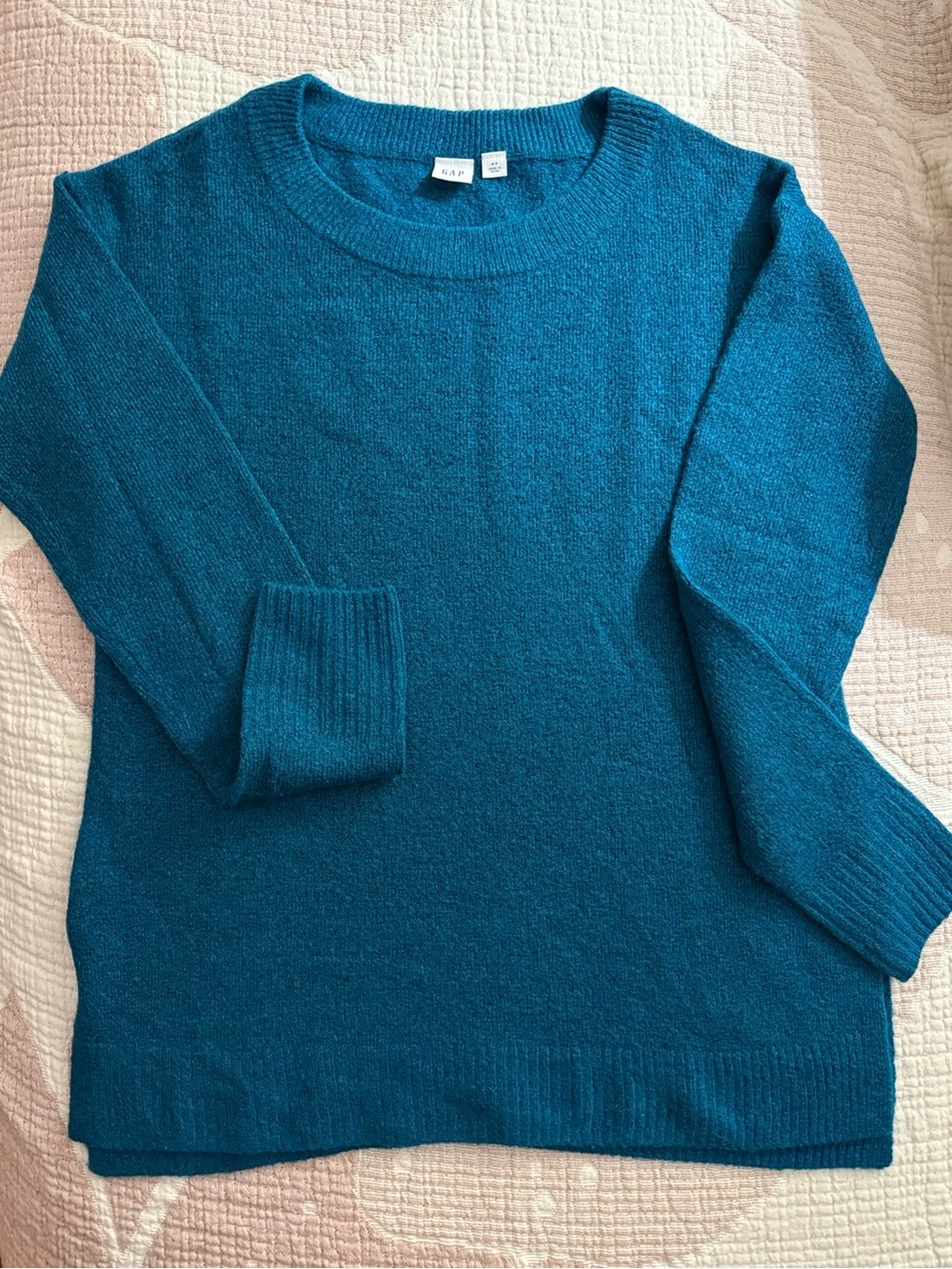 GAP LOVELY BLUE SOFT CREWNECK SWEATER